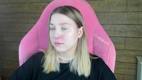 Snapshot of tinaburton chatting on 05-21-26, 04:36 TinaBurton online show from 05-21-26, 04:36