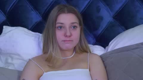 Snapshot of tinaburton chatting on 05-25-26, 04:35 TinaBurton online show from 05-25-26, 04:35