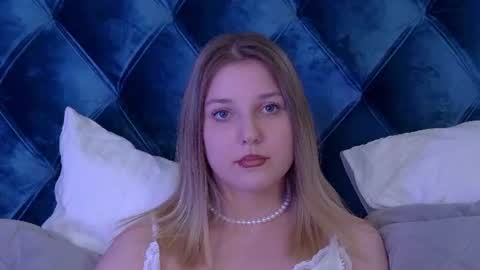 Snapshot of tinaburton chatting on 06-19-26, 05:17 TinaBurton online show from 06-19-26, 05:17