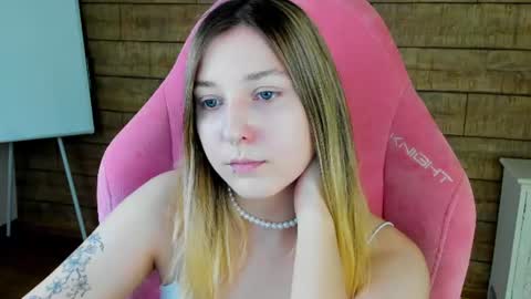 Snapshot of tinaburton chatting on 07-05-26, 04:25 TinaBurton online show from 07-05-26, 04:25