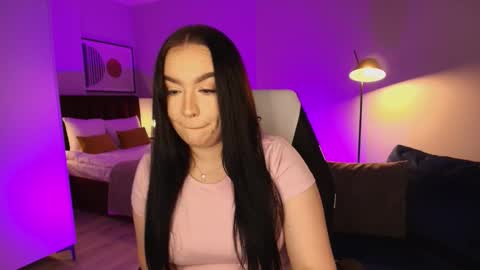 Snapshot of tinafox_ chatting on 02-06-26, 08:18 hi im curvy babyface girlie Tina online show from 02-06-26, 08:18