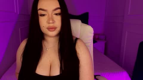 Snapshot of tinafox_ chatting on 03-09-26, 08:07 hi im curvy babyface girlie Tina online show from 03-09-26, 08:07