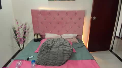 Snapshot of tinalorenz chatting on 02-17-26, 03:40 Tina online show from 02-17-26, 03:40