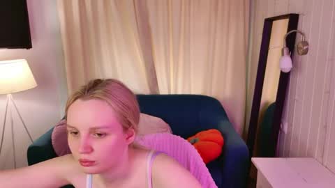 Snapshot of tinasiner chatting on 06-08-26, 02:28 tinasiner online show from 06-08-26, 02:28