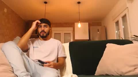 tinoclandestino online show from 12-17-25, 11:05