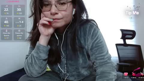 Snapshot of tiny_caroline chatting on 12-17-25, 09:54 Tiny Caroline online show from 12-17-25, 09:54