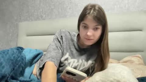 Snapshot of tiny_felicity chatting on 11-17-25, 04:29 Gloria online show from 11-17-25, 04:29