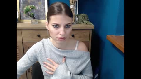 Snapshot of tiny_felicity chatting on 11-19-25, 07:30 Gloria online show from 11-19-25, 07:30