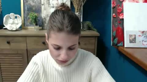 Snapshot of tiny_felicity chatting on 11-25-25, 07:41 Gloria online show from 11-25-25, 07:41