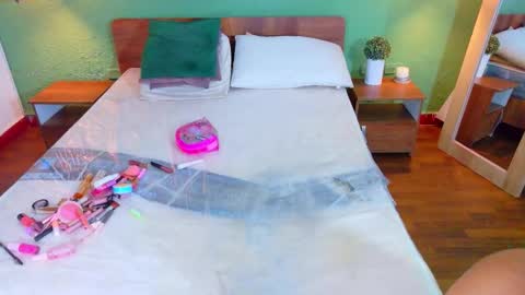 tiny_whore18 online show from 03-24-26, 04:34