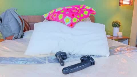 tiny_whore18 online show from 04-26-26, 05:49