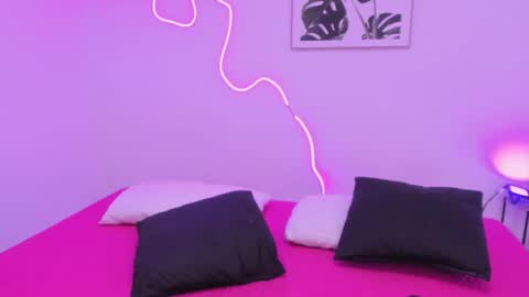 Snapshot of tinycurlqueen chatting on 12-15-25, 01:37 TinyCurlQueen online show from 12-15-25, 01:37