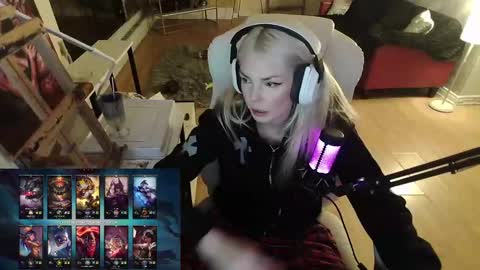 stage Kylie Sinner  brand CLITBAIT online show from 01-26-25, 06:28