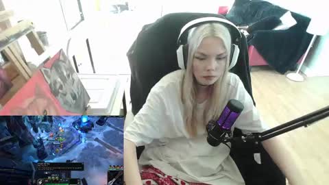 stage Kylie Sinner  brand CLITBAIT online show from 02-04-25, 05:01