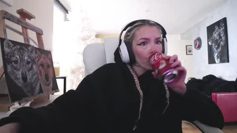 stage Kylie Sinner  brand CLITBAIT online show from 11-10-25, 07:02