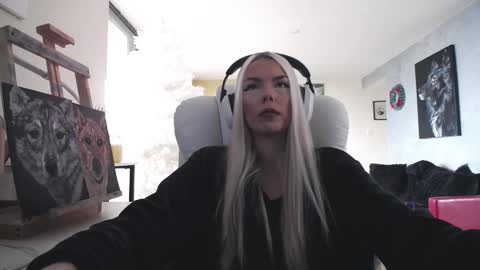 stage Kylie Sinner  brand CLITBAIT online show from 11-15-25, 01:18