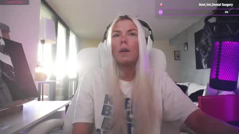 stage Kylie Sinner  brand CLITBAIT online show from 06-02-26, 10:23