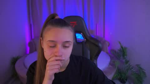 Snapshot of tinynataliee chatting on 11-24-25, 07:08 tinynataliee online show from 11-24-25, 07:08