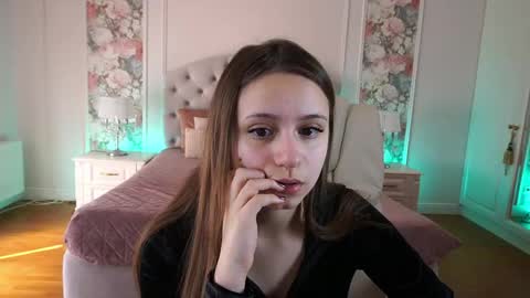 tinynataliee online show from 04-14-26, 07:47