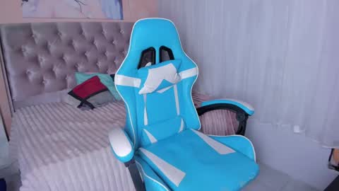 tinysophi online show from 10-18-25, 08:53