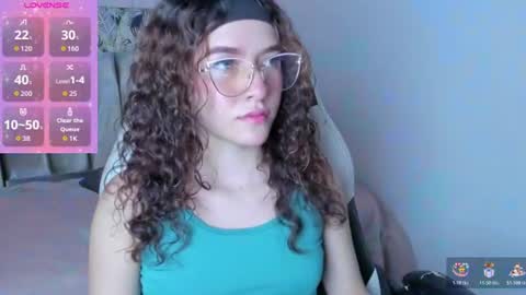 tinysophi online show from 06-18-26, 02:54