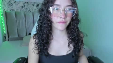 tinysophi online show from 06-26-26, 02:43