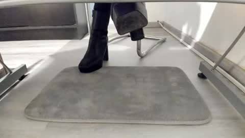 Anna online show from 12-20-24, 05:08