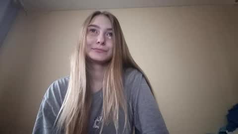 Hi Im Carry 18 years old online show from 11-11-25, 06:35