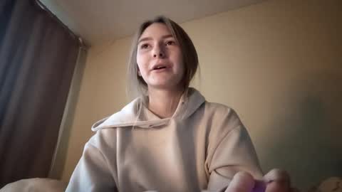 Hi Im Carry 18 years old online show from 12-01-25, 06:07