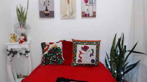 Snapshot of titsbiglovers chatting on 12-15-24, 12:29 DIVA online show from 12-15-24, 12:29