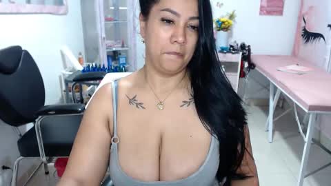 Snapshot of titsbiglovers chatting on 11-04-25, 05:34 DIVA online show from 11-04-25, 05:34