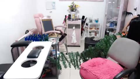 Snapshot of titsbiglovers chatting on 11-26-25, 11:06 DIVA online show from 11-26-25, 11:06