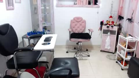 Snapshot of titsbiglovers chatting on 12-16-25, 11:21 DIVA online show from 12-16-25, 11:21