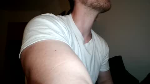 Snapshot of tiwe_ chatting on 06-17-26, 07:15 HornyGentleman online show from 06-17-26, 07:15