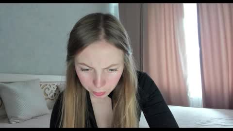 Snapshot of tixxxy chatting on 10-19-25, 09:43 Maria online show from 10-19-25, 09:43