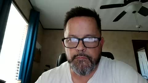 Snapshot of tjhawk86 chatting on 12-17-25, 08:04 tjhawk86 online show from 12-17-25, 08:04