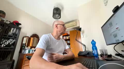 TKSnoopy online show from 02-01-26, 06:56