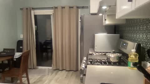 Snapshot of tlayne410 chatting on 02-19-25, 07:06 tlayne410 online show from 02-19-25, 07:06