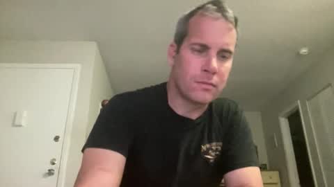 Snapshot of tleigh24 chatting on 12-17-25, 12:38 tleigh24 online show from 12-17-25, 12:38