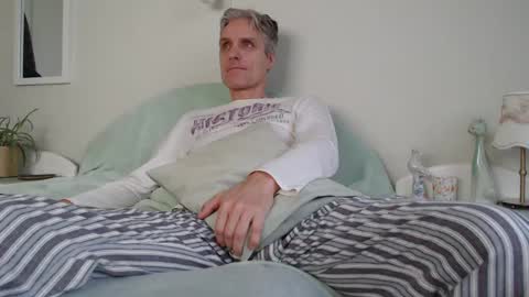 Daniel Bisexual uncut 20cm online show from 12-25-24, 07:46