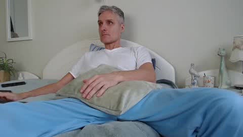 Daniel Bisexual uncut 20cm online show from 01-19-25, 08:39