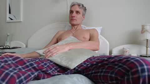 Daniel Bisexual uncut 20cm online show from 03-01-25, 07:30