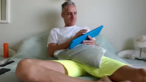 Daniel Bisexual uncut 20cm online show from 09-27-25, 06:29