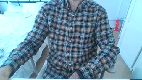 Snapshot of toja112 chatting on 01-03-25, 09:47 Martin online show from 01-03-25, 09:47