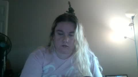 Snapshot of tokerqueen28 chatting on 12-17-25, 11:33 tokerqueen28 online show from 12-17-25, 11:33