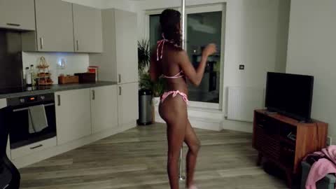 Snapshot of tokyo_wld chatting on 11-19-25, 10:10 Athena Fantasy online show from 11-19-25, 10:10