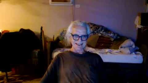 Snapshot of tom112292014 chatting on 06-10-26, 02:45 tom112292014 online show from 06-10-26, 02:45
