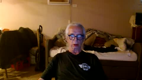 Snapshot of tom112292014 chatting on 06-27-26, 05:51 tom112292014 online show from 06-27-26, 05:51