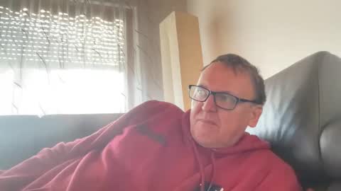 Snapshot of tom6644 chatting on 01-10-25, 12:04 Tom online show from 01-10-25, 12:04