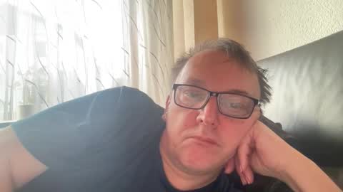 Snapshot of tom6644 chatting on 02-01-25, 08:29 Tom online show from 02-01-25, 08:29